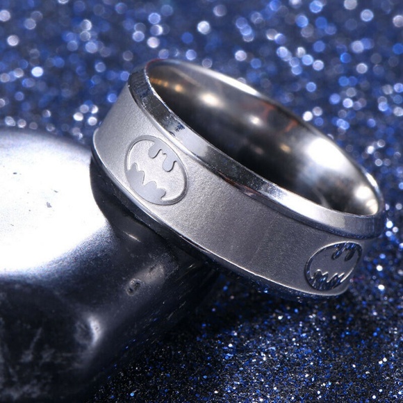 Unisex Batman Stainless Steel Titanium Band Ring - Picture 3 of 4